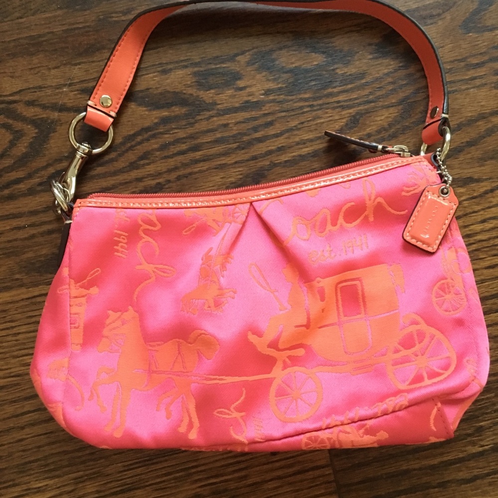 Coach handbag in unique print!